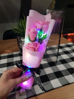 Róża mydlana bukiet LED PUDROWY RÓŻ Kod :4B28-46