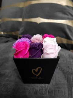 Flower box pachnący mydlany bukiet kwiatowy kod: 2505